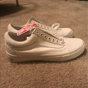 White Canvas Vans sneakers 8.5 NWT. *OFFERS OK!!*