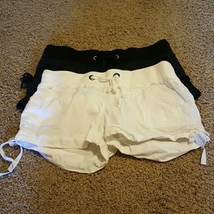 Bundle of 2 shorts size large