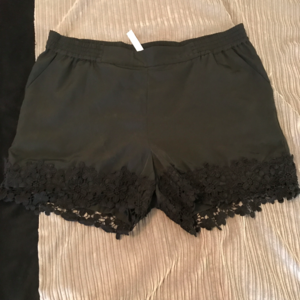 black kensie shorts with lace