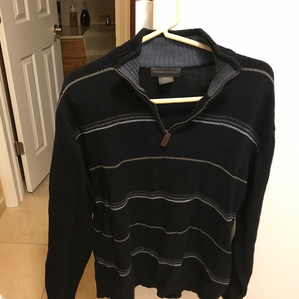 Men's pull over sweater