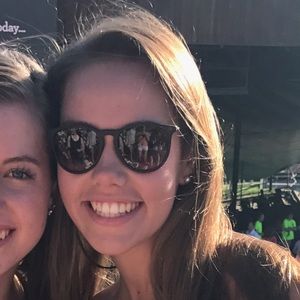 Meet your Posher, Avery