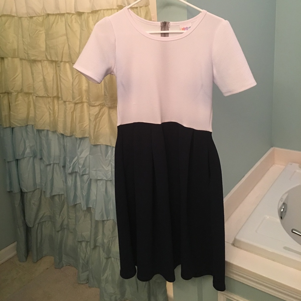 LuLaRoe Amelia dress! Textured fabric! Size medium