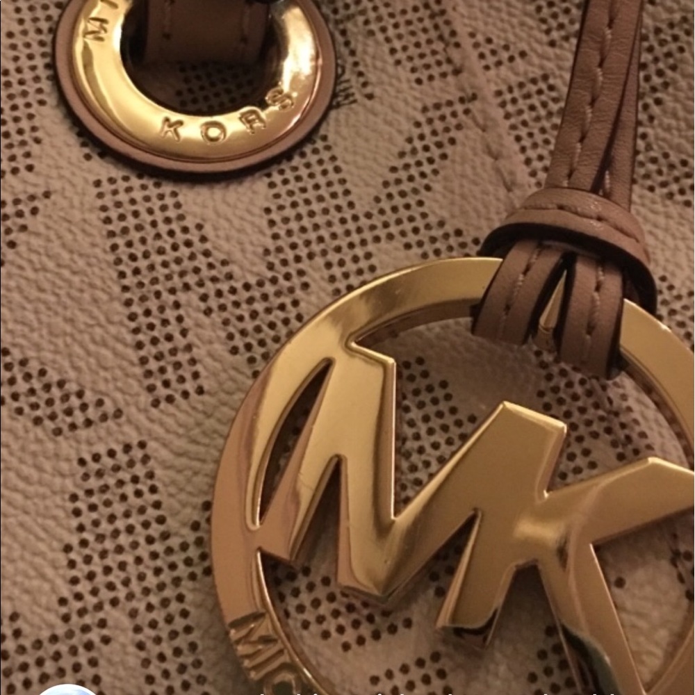 Vanilla Michael Kors purse - Picture 3 of 6