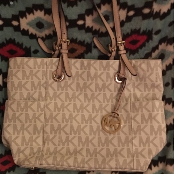 Michael Kors Handbags - Vanilla Michael Kors purse