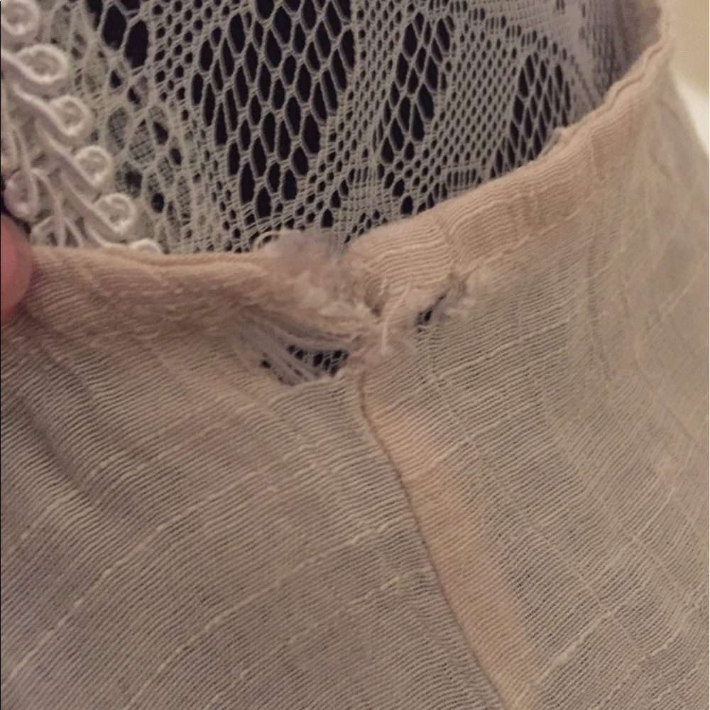 Cream Lace Ruffle Vest - Picture 4 of 8