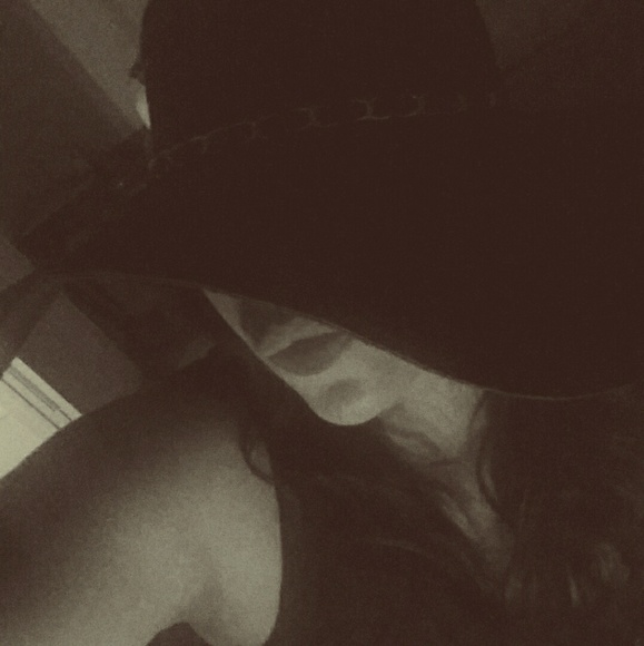 Meet your Posher, Lillian - Picture 4 of 4