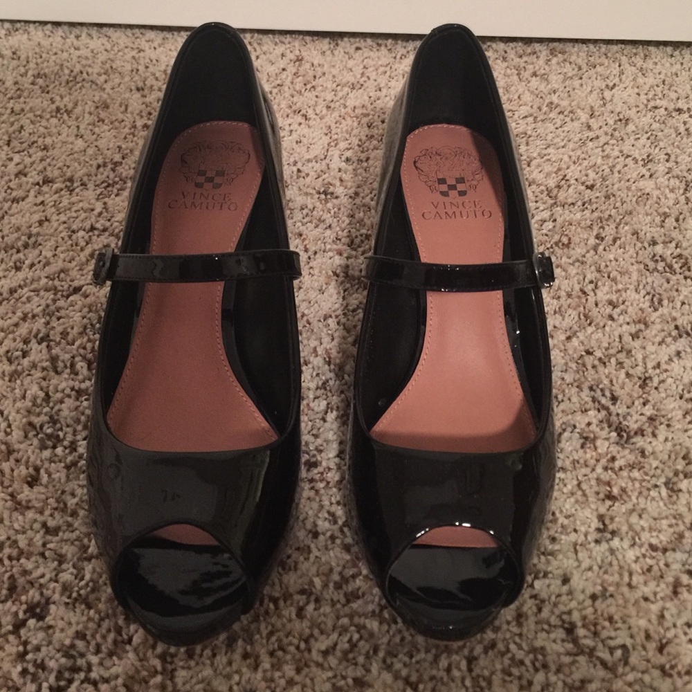 Vince Camuto black patent leather peep toe pumps