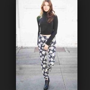 Brandy Melville Suzannah Floral Harem Pants