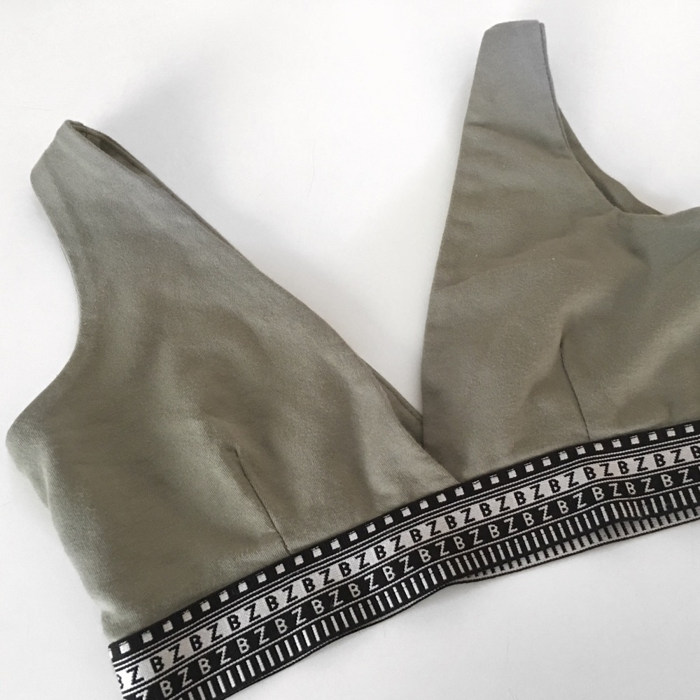 ♠️Baziic Olive Green Bralet♠️