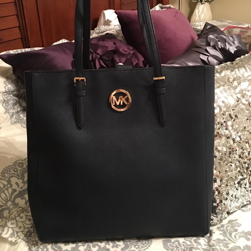 Michael kors tote