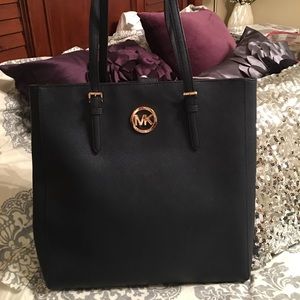 Michael kors tote