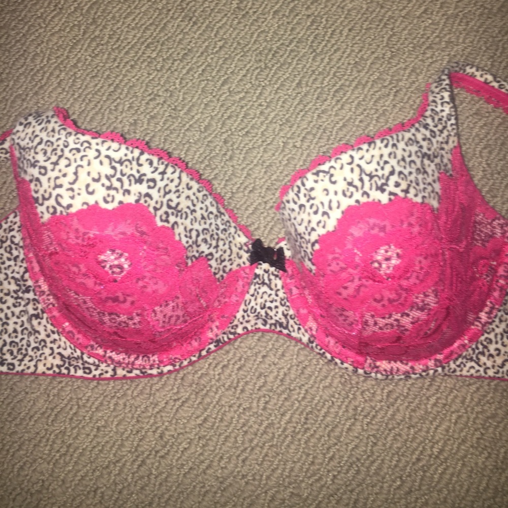 32 DD leopard and lace Victoria's Secret bra