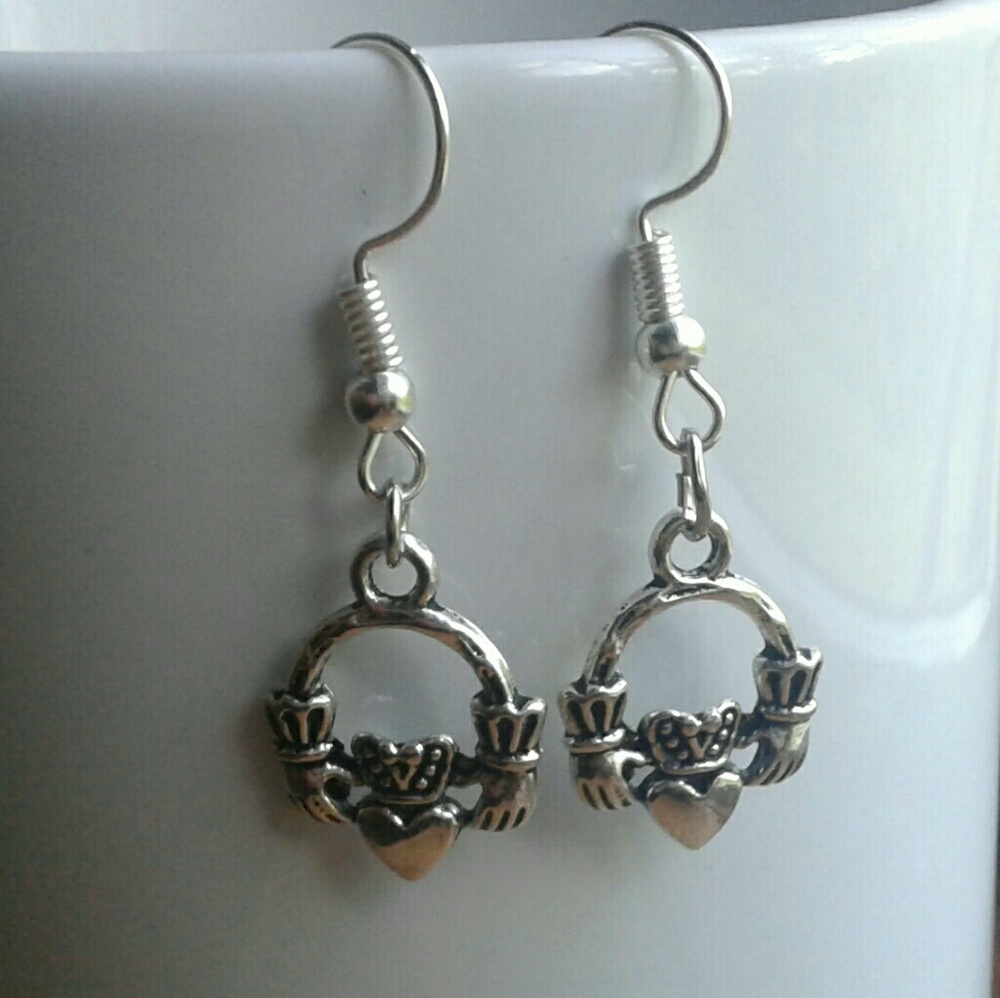 ☘Claddagh Charm Silver Tone Earrings