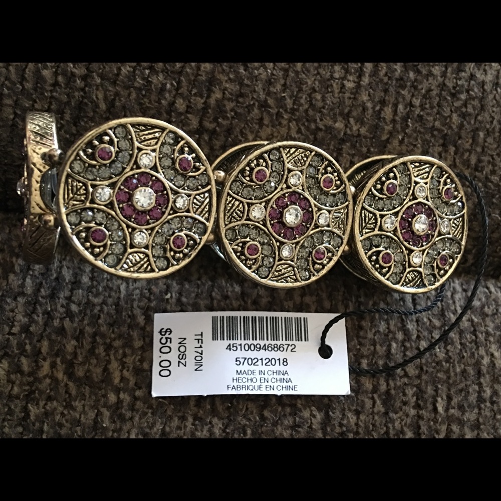 Gold tone stretch bracelet