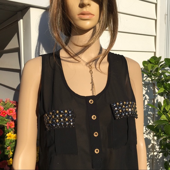 EMBELLISHED POCKETS TANK TOP - Picture 4 of 8