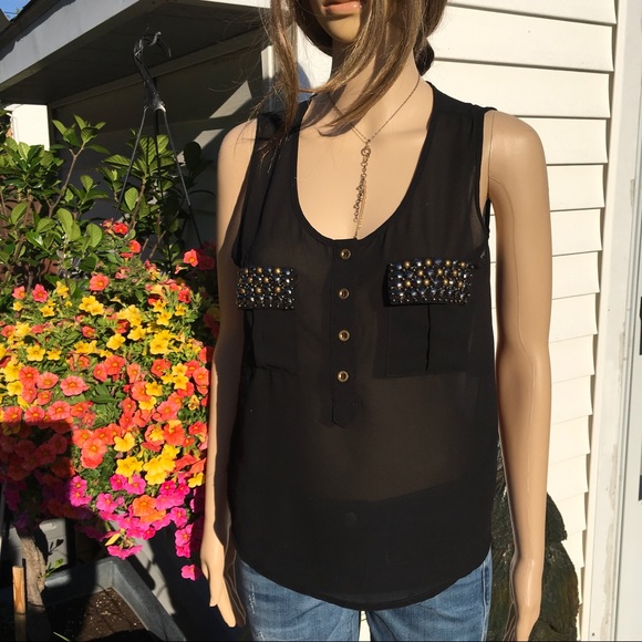 EMBELLISHED POCKETS TANK TOP - Picture 3 of 8