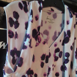 Sleeveless, v-neck, drape blouse