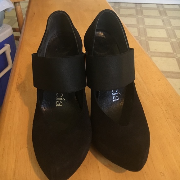 Black Pedro Garcia Pumps - Picture 2 of 5