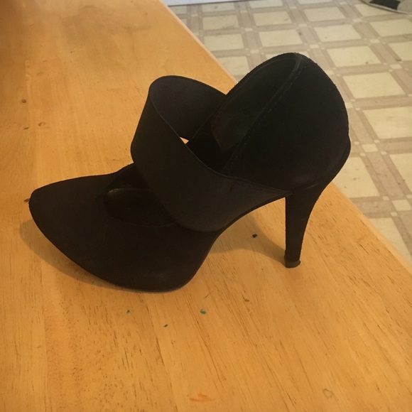 Black Pedro Garcia Pumps - Picture 5 of 5