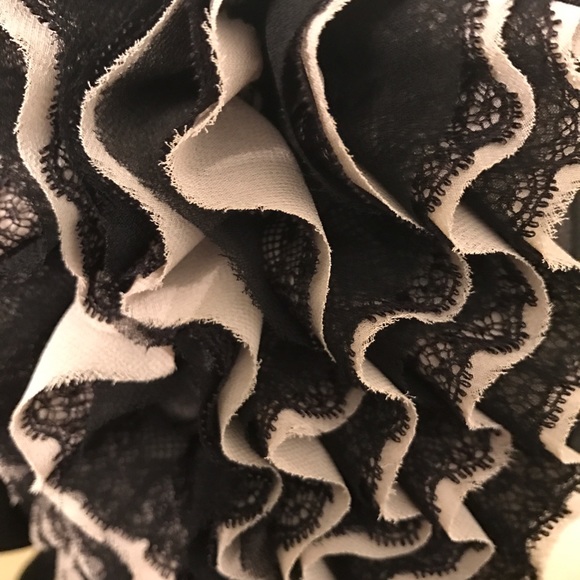 NWT Neiman Marcus Ruffle Top - Picture 6 of 7