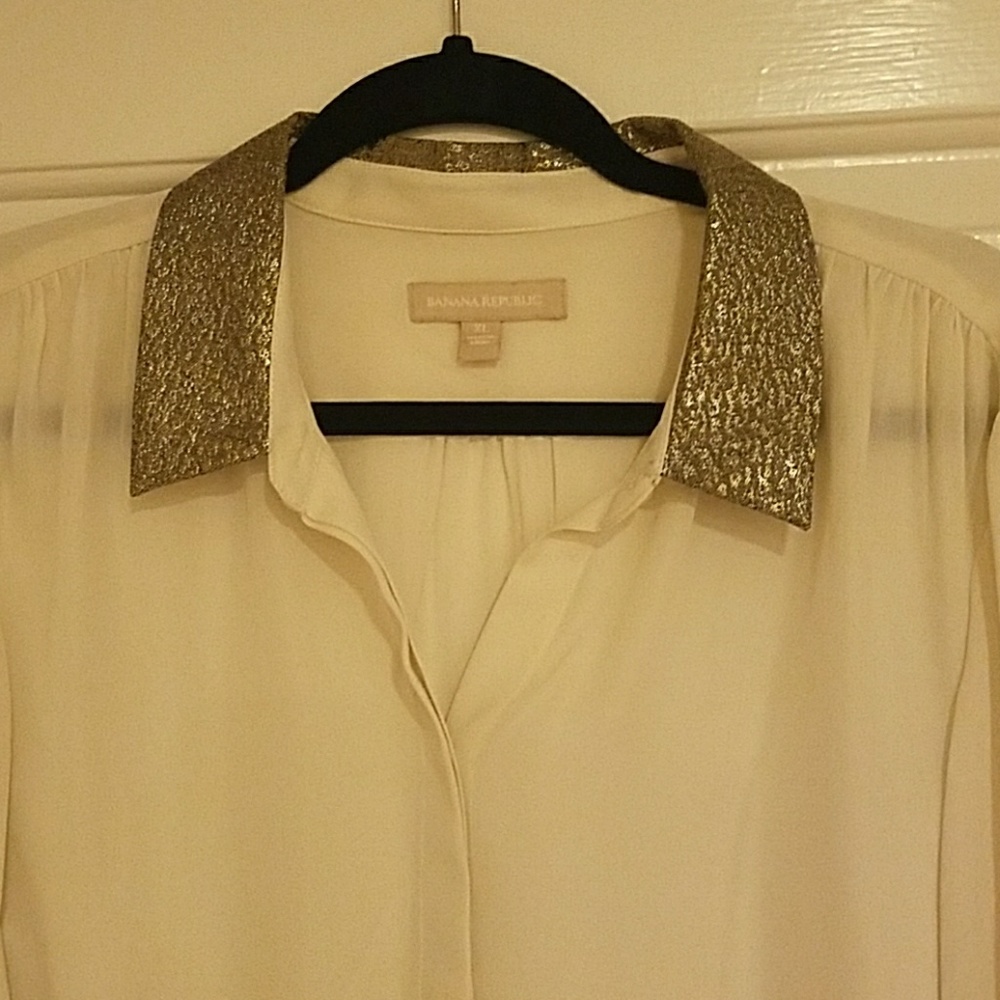 White Banana Republic shirt with brocade collar