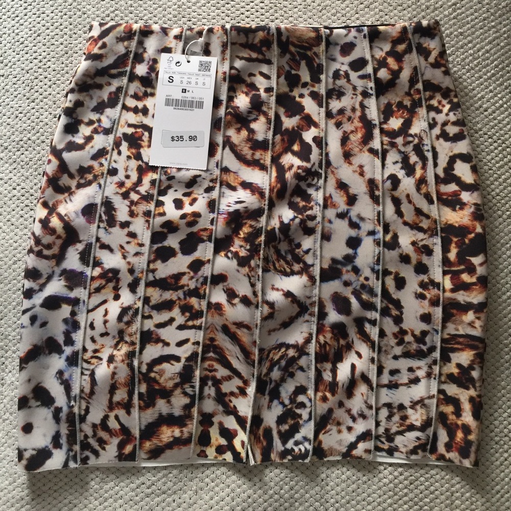 Brand new Zara skirt. Size S