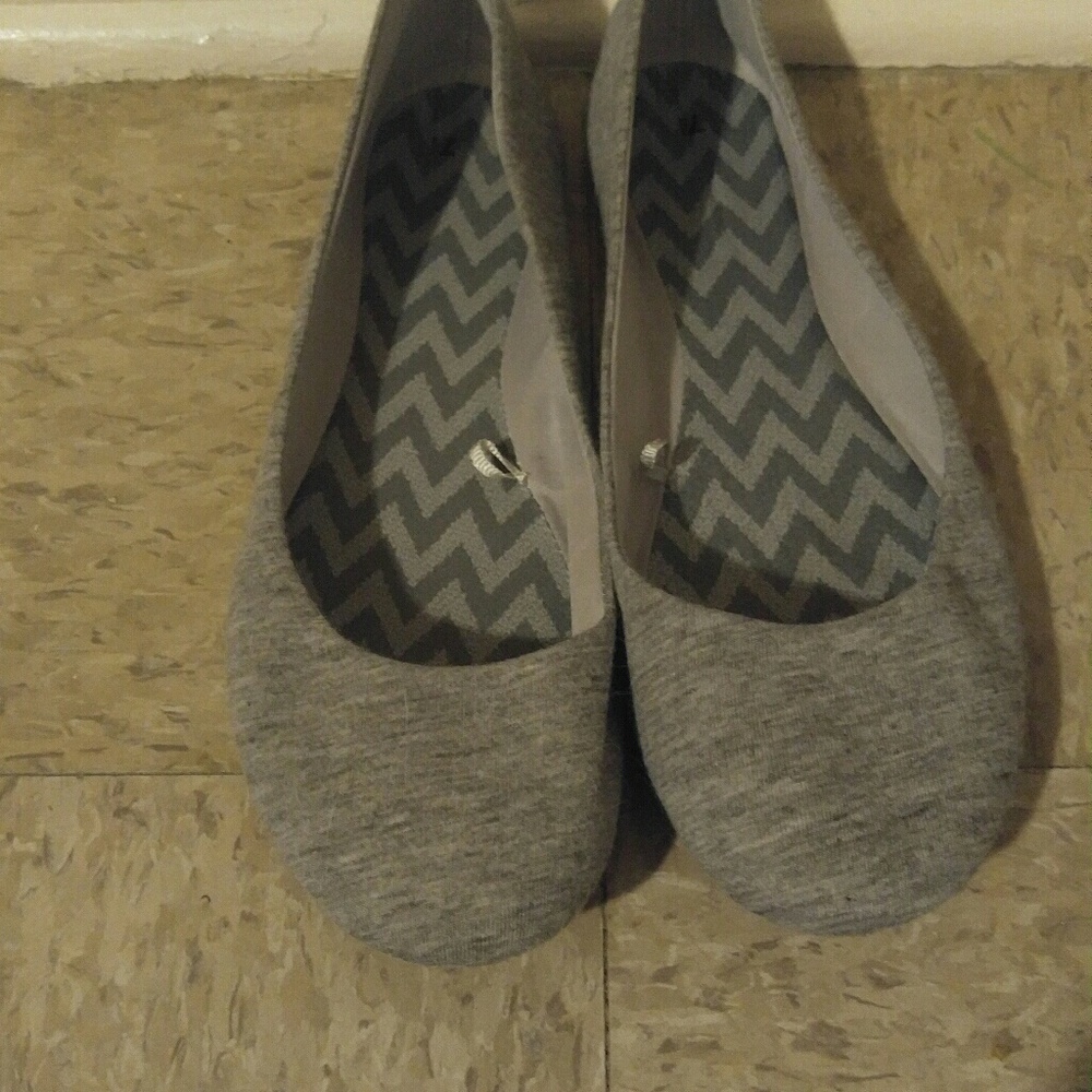 Flats - Picture 2 of 5