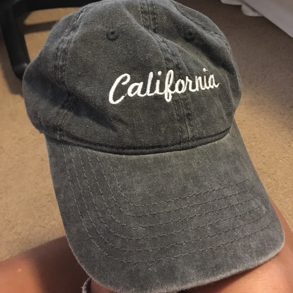 Brandy Melville CA hat