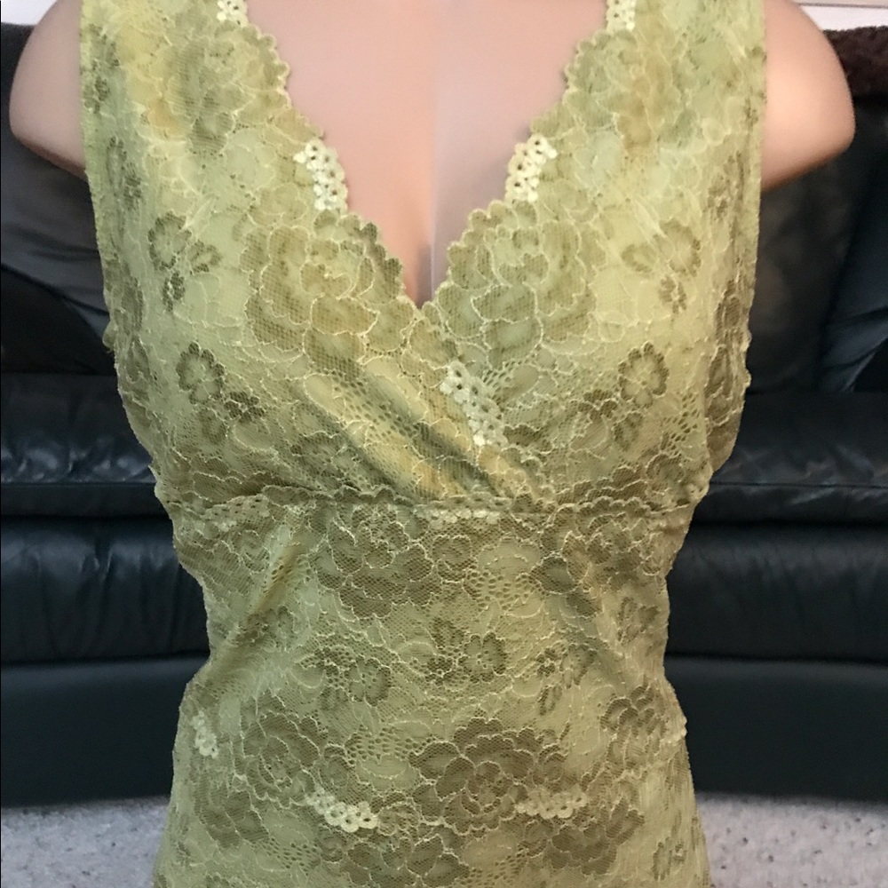 Lace sleeveless top green Medium