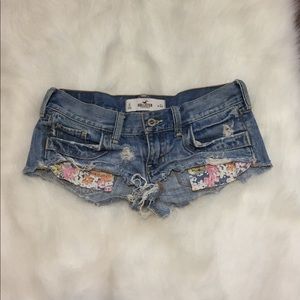 🌻Hollister destroyed denim shorts Jean