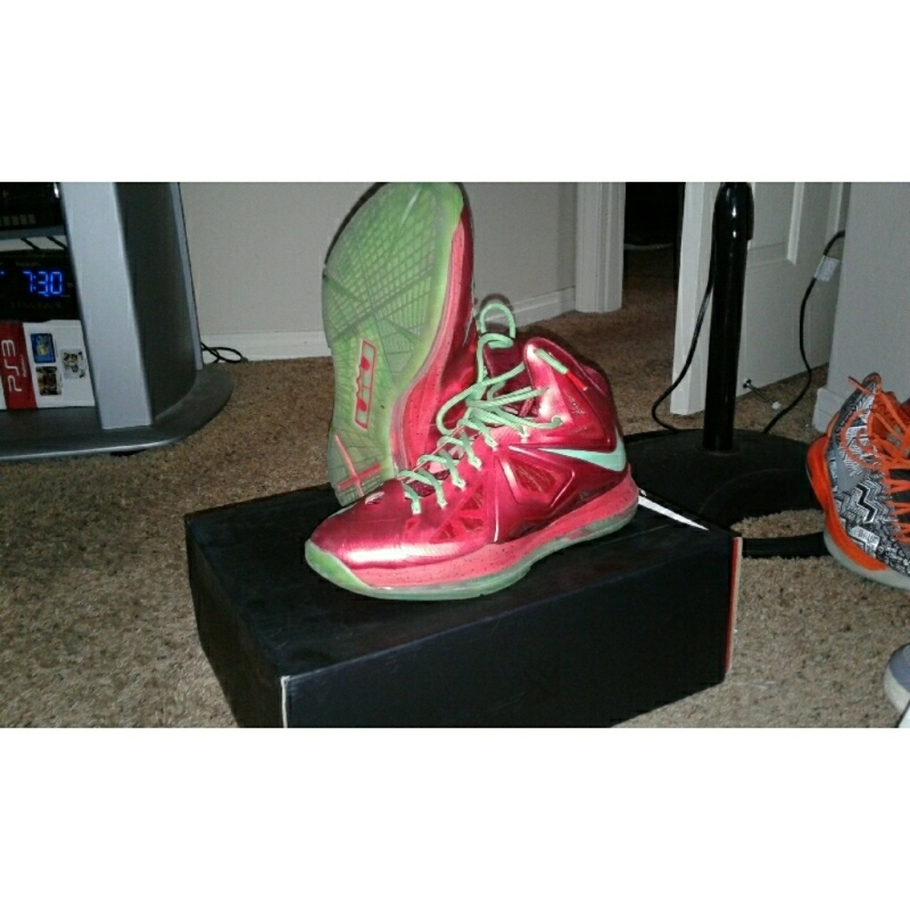 LeBron 10/X  Christmas Edition