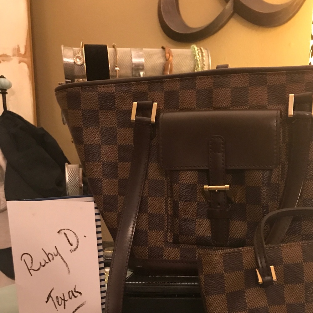 100%Authentic Louis Vuitton Manosque PM w Pouch