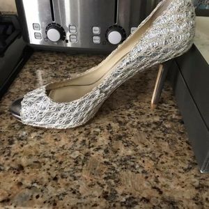Enzo Angiolini Size 9 shiny silver w/gold heals.