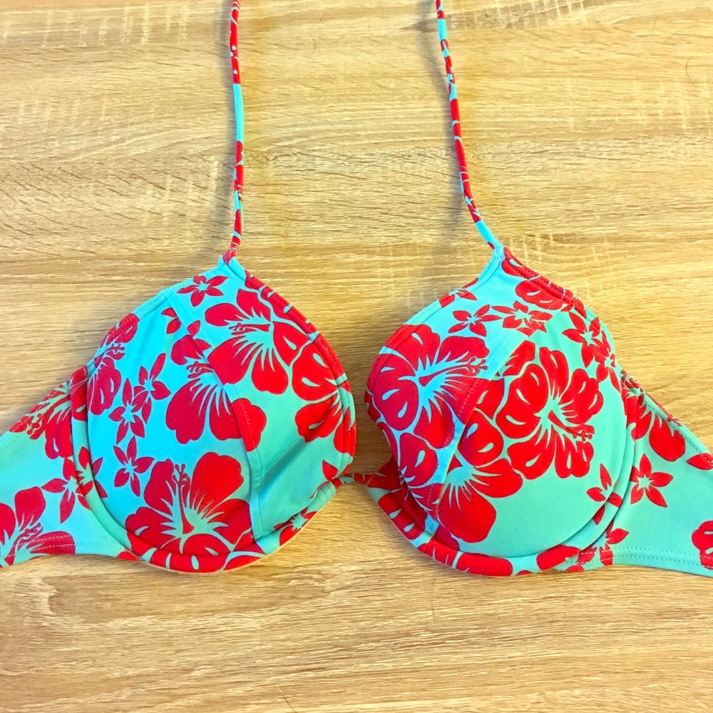 Victoria's Secret 34D bikini top