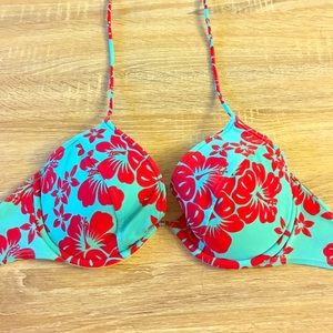 Victoria's Secret 34D bikini top