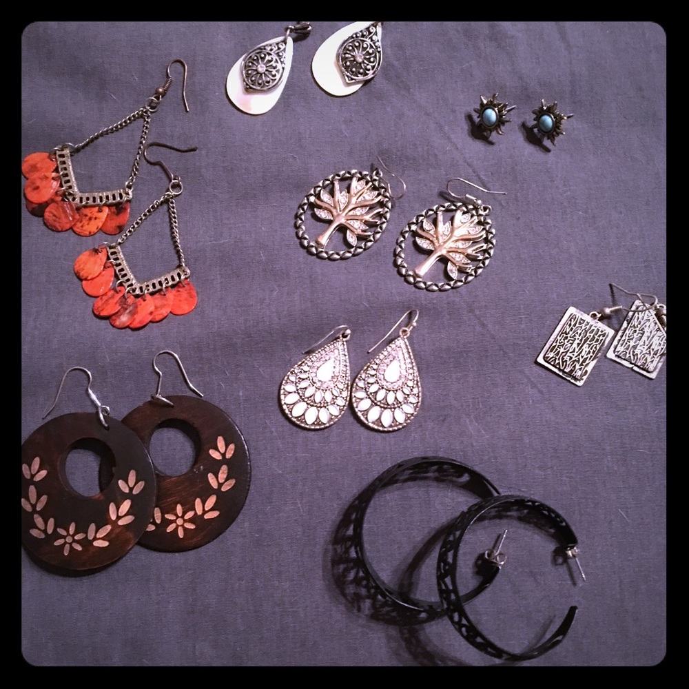 Assortment of earrings!