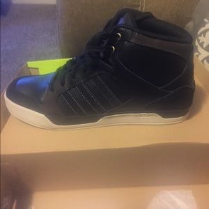 Brand new neo Raleigh mid luxe adidas