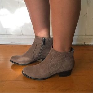 NWOT! Unisa tan booties