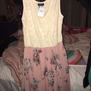 Floral short dress (never been worn)