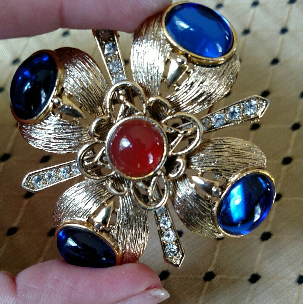 Be Jeweled! Broach - Picture 3 of 3
