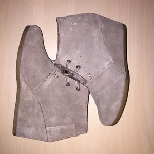 Toms suede booties "desert wedge"