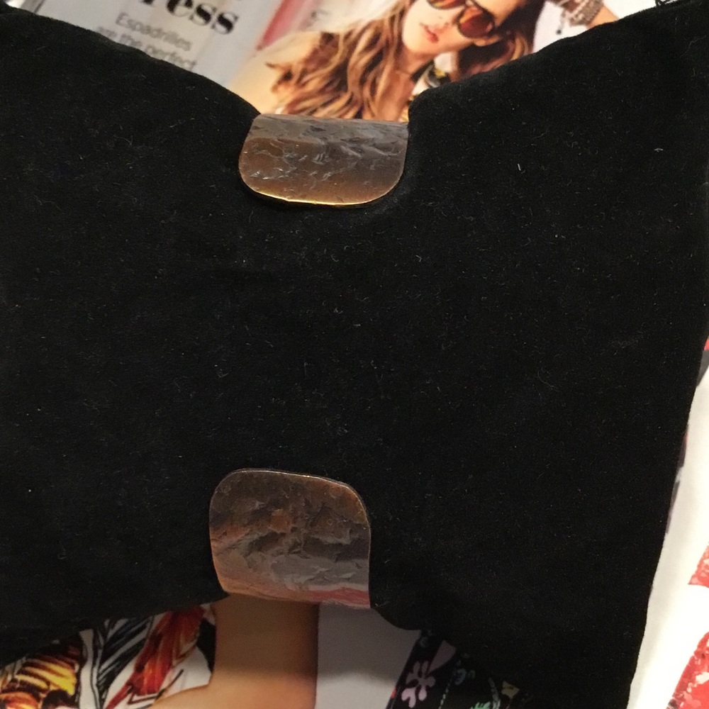 Arrowhead Cuff-HOST PICK๐LAST ONE - Picture 2 of 4
