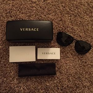 😻 SOLD 😻AUTHENTIC VERSACE SUNGLASSES