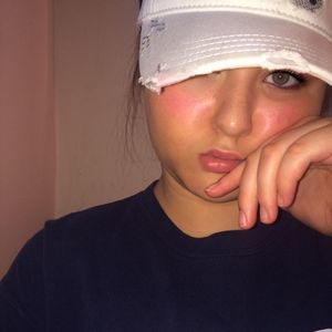 Meet your Posher, Caitlin