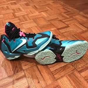 Lebron 11 South Beaches Men's Size 10