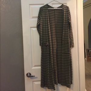 Small LuLaRoe Sarah (long cardigan)!