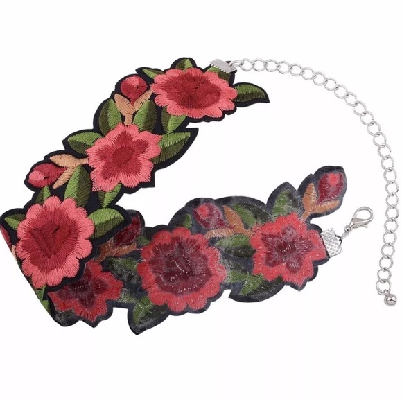 “Maria" Dainty Chocker Necklace - Picture 2 of 3