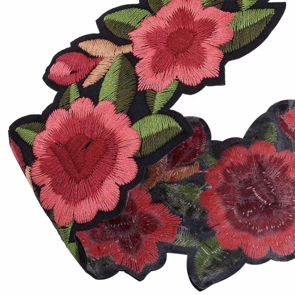 “Maria" Dainty Chocker Necklace - Picture 3 of 3