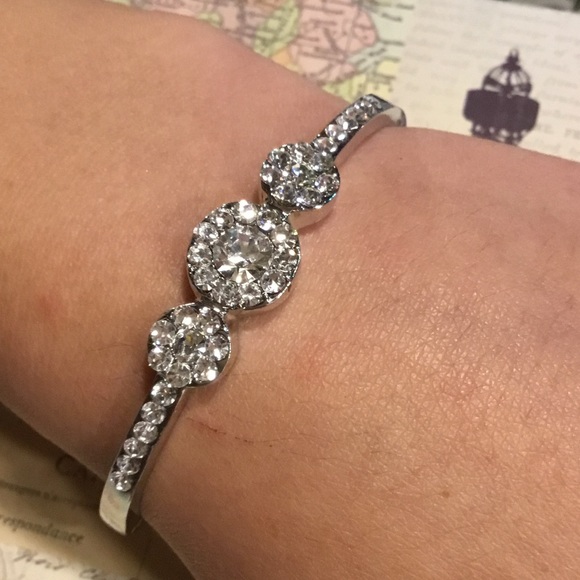 Silvertone Rhinestone Bracelet-Last One-5 Star ⭐️ - Picture 4 of 5