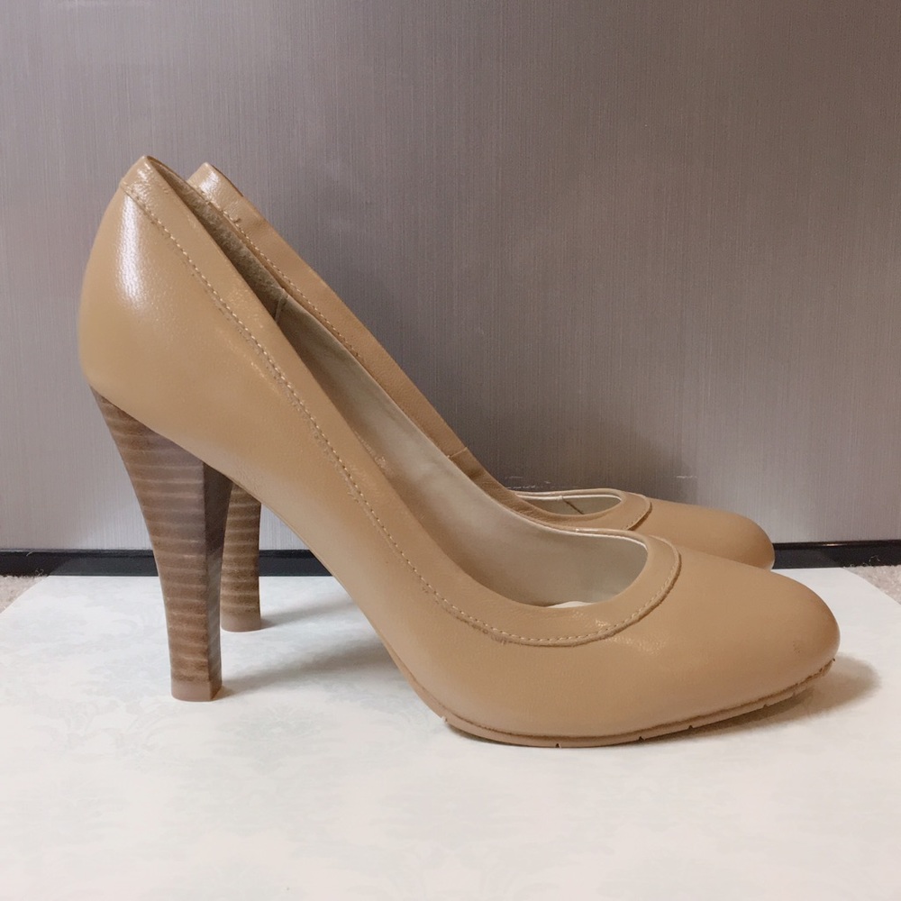 Fitzwell 3 1/4" nude heels.